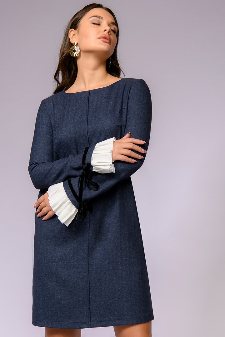 Фото товара 21125, темно-синее платье из фактурной ткани с контрастными манжетами